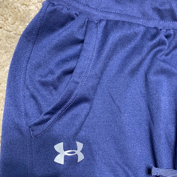 LN Women’s Under Armour light blue jogger capris Small - Picture 3 of 4